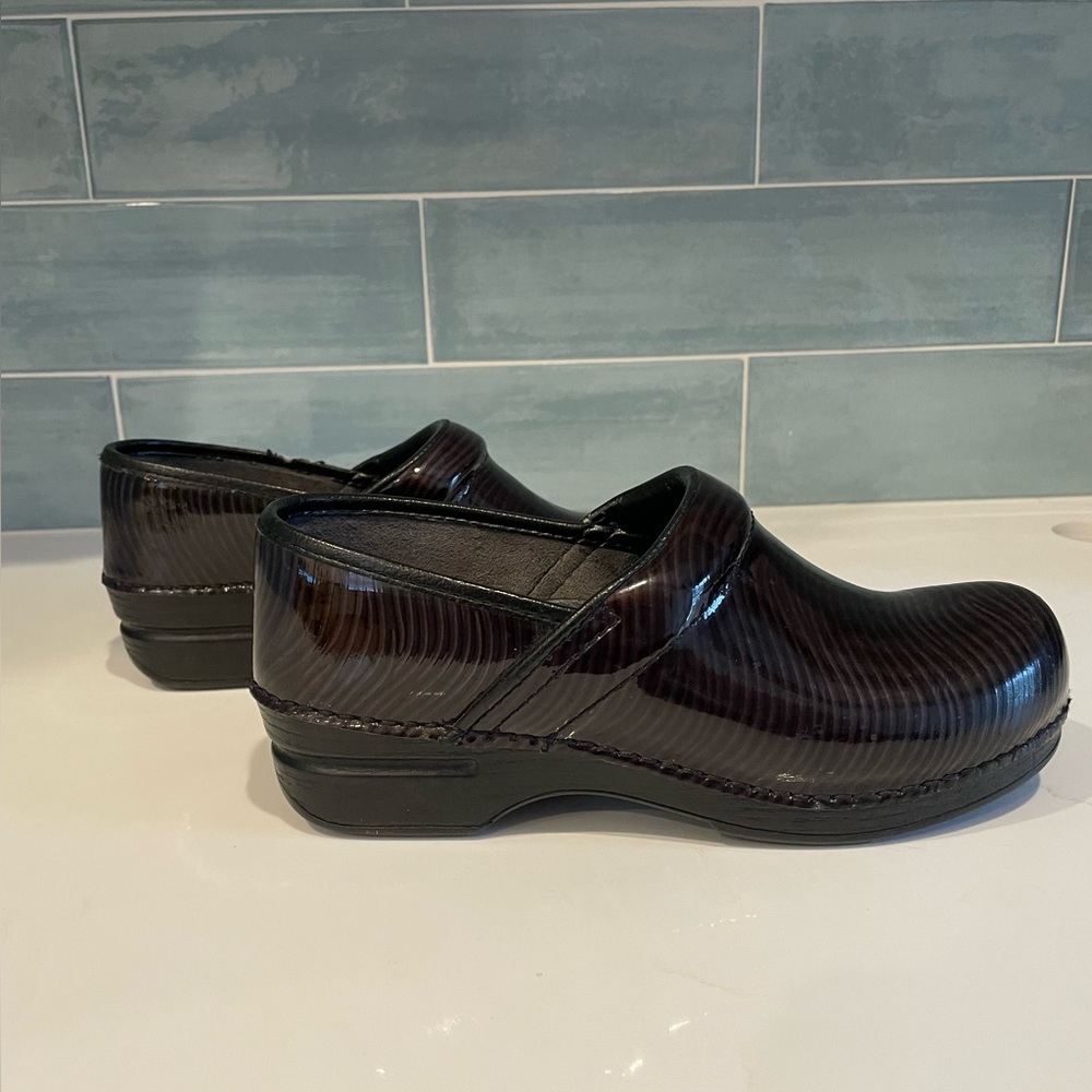 Dansko XP Size 39 (Womens 8.5-9)